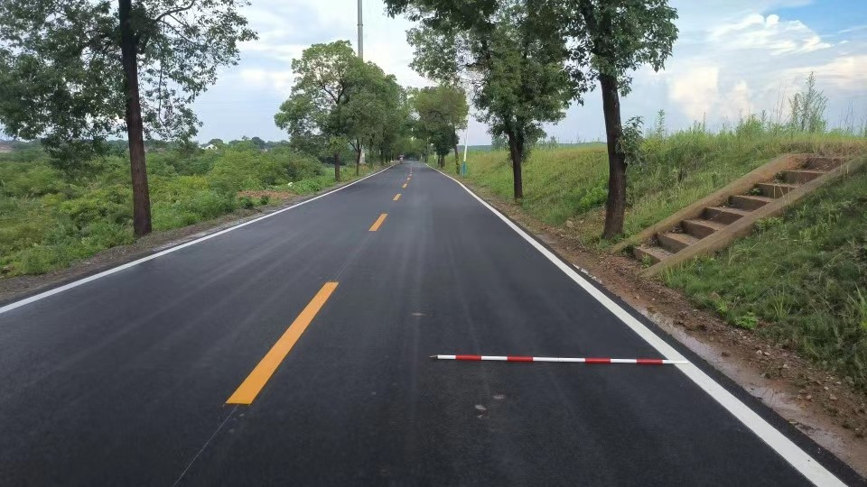 “农村三路”建设